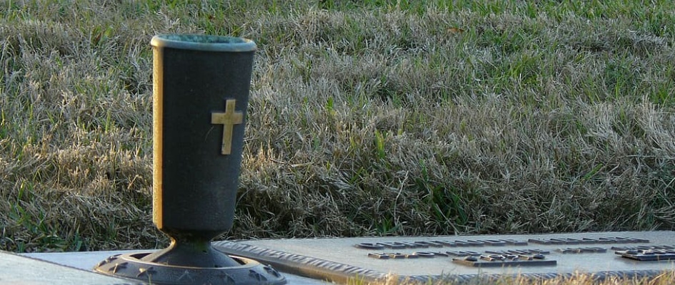 cemetery-vase-tombstone-grave